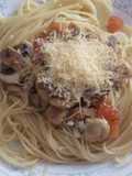 Espaguettis con champiñones y tomate