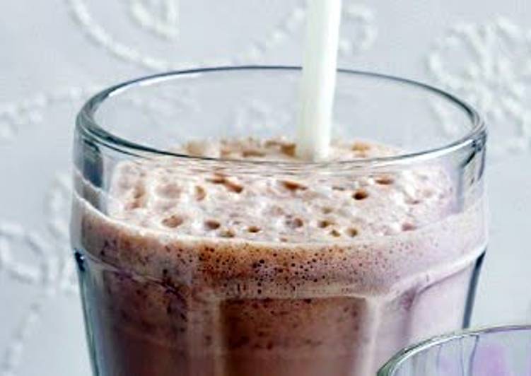 Simple Way to Prepare Speedy Choc Caramel Milkshake - Tasty&amp;Easy