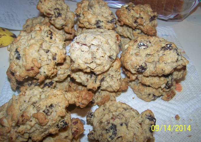 Oatmeal Raisen Pecan Cookies