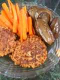 Hamburguesa casera de soja +zanahorias+ berenjenas al escabeche