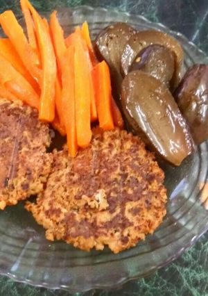 Una foto de Hamburguesa casera de soja +zanahorias+ berenjenas al escabeche