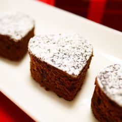 A picture of Gateau au Chocolat in a Frying Pan.