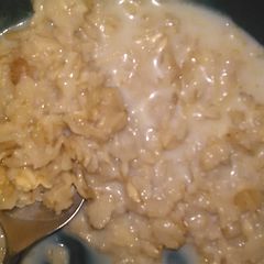 A picture of Nikki's Maple & Brown Sugar Oatmeal.