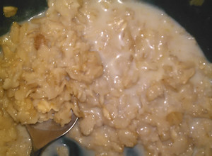A picture of Nikki's Maple & Brown Sugar Oatmeal.