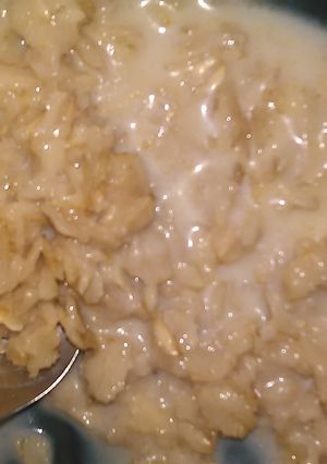 A picture of Nikki's Maple & Brown Sugar Oatmeal.