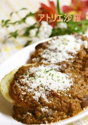 A picture of Jacket Potatoes with Chili Con Carne.