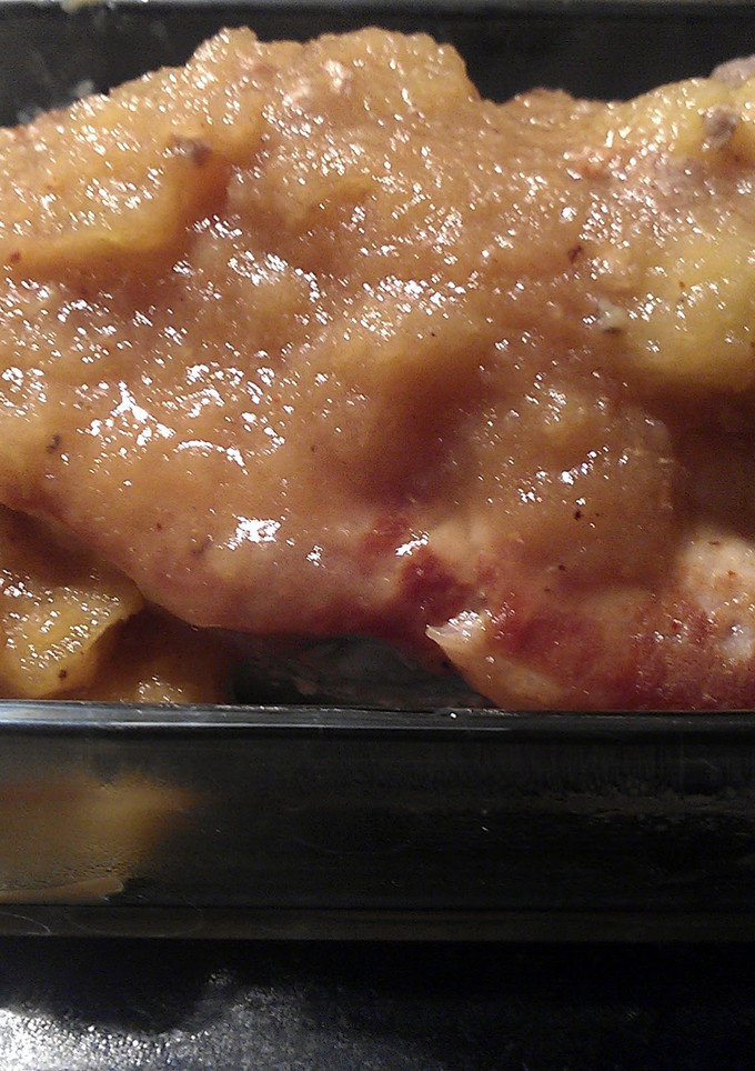 A picture of Pork Chops N Applesauce.