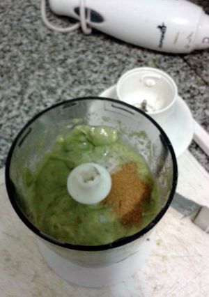 A picture of raw food zuchini pasta with curry and avocado sauce.
