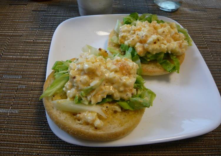 Steps to Cook Tasty Muffins with Fluffy Egg Salad