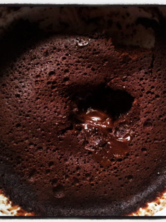 A picture of 2 mins chocolate cake.