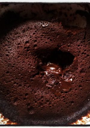 A picture of 2 mins chocolate cake.