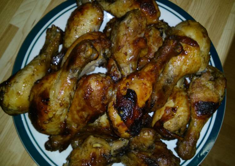 Tasty And Delicious of Honey glazed chicken drumsticks