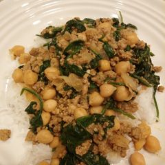 A picture of Spinach&chick pea curry.