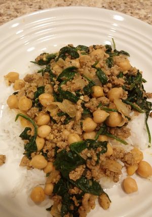 A picture of Spinach&chick pea curry.