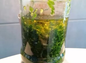 Foto principal de 278. Aceite de ajo y perejil frescos / Thermomix