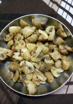 A picture of Butter garlic mushroom.