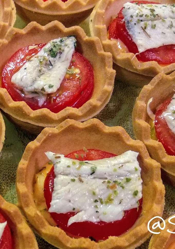 Una foto de 32.🐟Minitartaletas de boquerón y tomatitos🍅