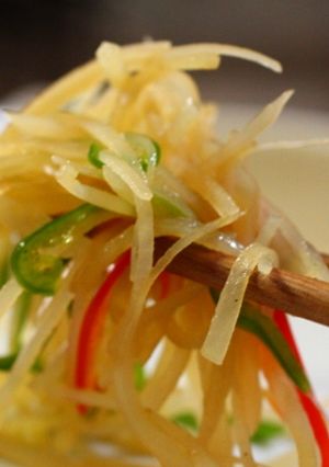 A picture of Chinese-style Crispy Stir-fried Potato.