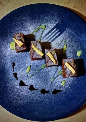 A picture of Caramelized lemon Chocolate brownies.