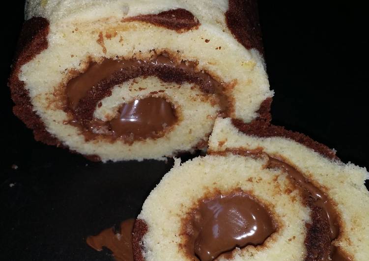 Recipe of Any-night-of-the-week Giraffe pattern roulade with nutella filling.