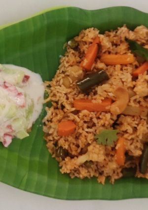 ஸ்பைசி வெஜிடேபிள் பிரியாணி (Spicy vegetable biryani recipe in tamil) செய்முறை முக்கிய புகைப்படம்