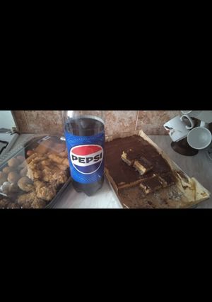 O poză a rețetei Meniu de Duminică - Platou aperitive, Prăjitură Tosca și suc Pepsi.