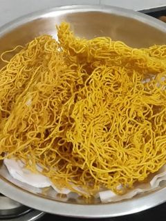 સેવ (Sev Recipe In Gujarati) રેસીપી મુખ્ય ફોટો
