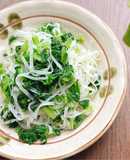 Bánh đa Quỳnh Côi xào cải xanh