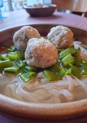 Une photo de Boulettes de poisson au bouillon parfumé