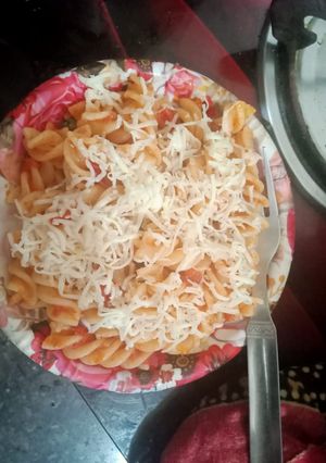 मसाला पास्ता  विद चीज़ (masala pasta with cheese recipe in Hindi) रेसिपी मुख्य फोटो