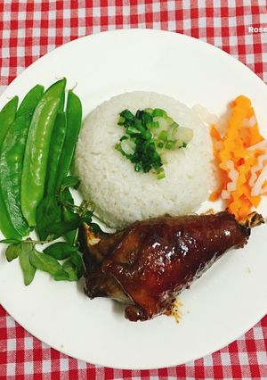 Hình của món Cơm Gà Rô Ti.