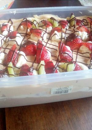 Una foto de Torta helada con frutas
