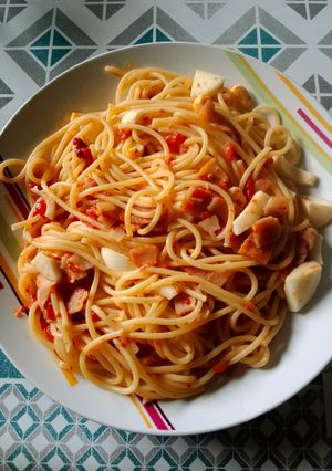 Foto principal de Espaguetis con bacon, huevo y pimiento del piquillo
