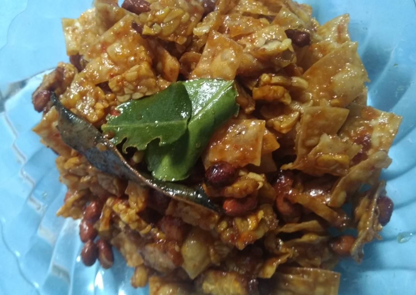 Kering tempe, kacang, krupuk pangsit
