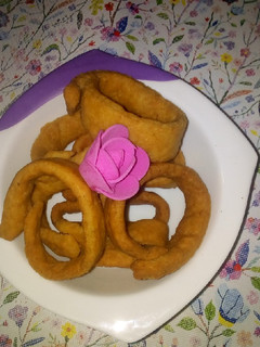 A picture of Spicy ring crackers.