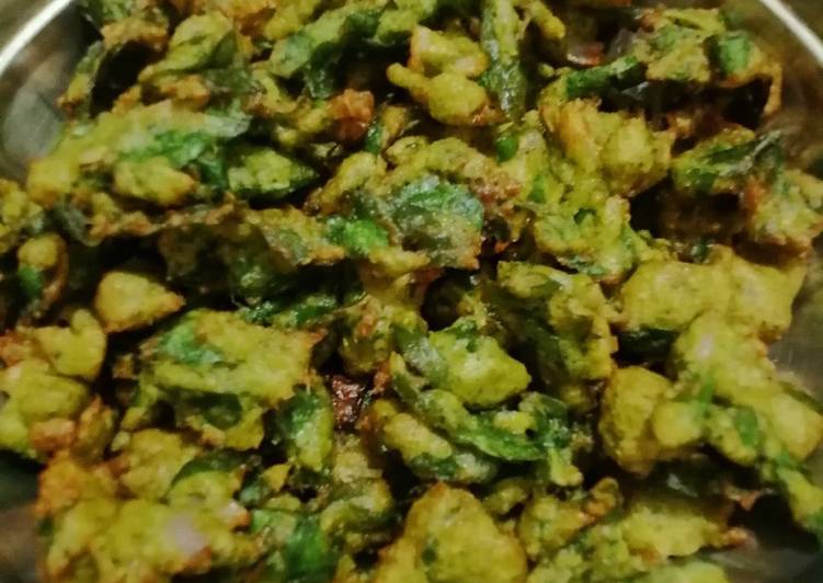 Spinach moong dal pakoda