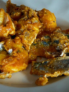 Una foto de Guiso de patatas con sardinas