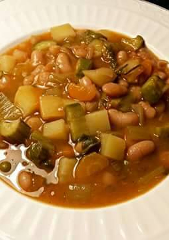 Una foto de Alubias blancas con verduras de invierno orgánicas