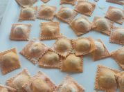 Una foto di impasto per ravioli
