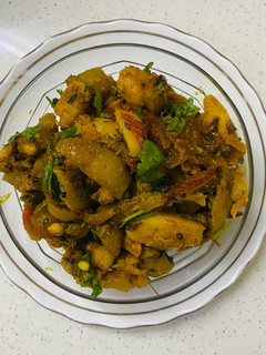 परवल आलू की सूखी सब्जी रेसिपी मुख्य फोटो