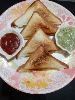 આલુ મટર સેન્ડવીચ (Aloo Matar Sandwich Recipe In Gujarati) રેસીપી મુખ્ય ફોટો