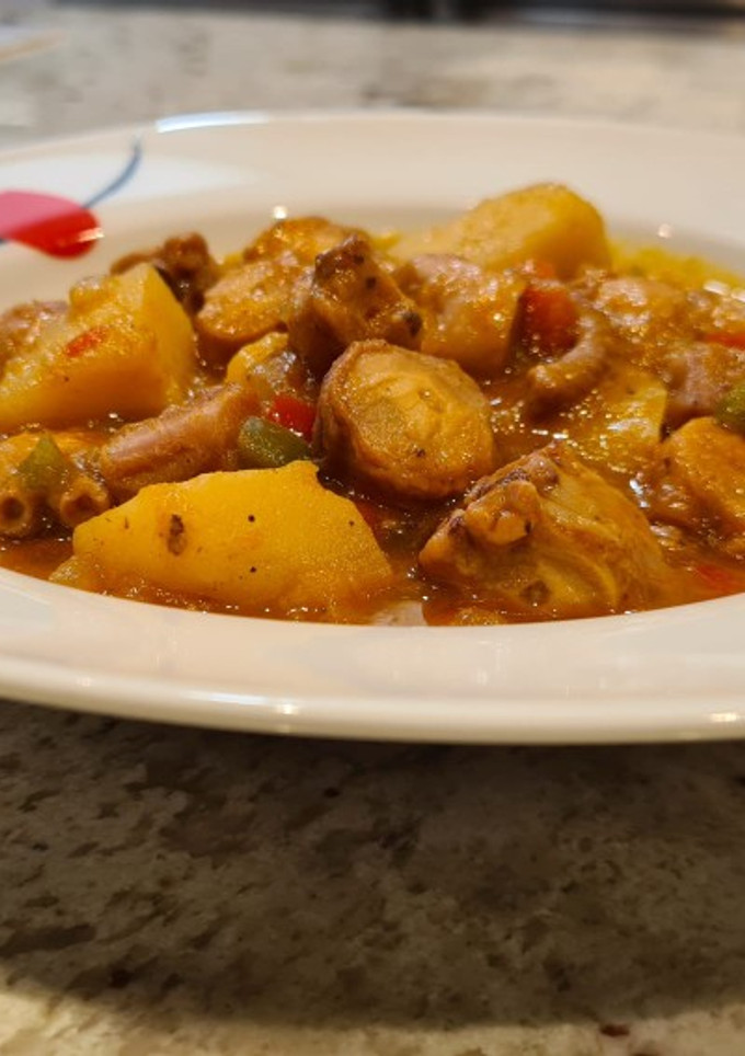 Una foto de Pulpo en salsa con patatas