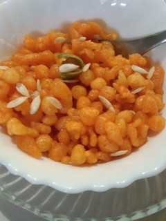 बेसन की मीठी बूंदी(besan ki mithi boondi recipe in hindi) रेसिपी मुख्य फोटो