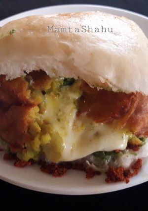 A picture of Cheesy Vada Pav.