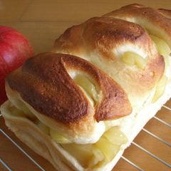 A picture of Honey Apple Bread.