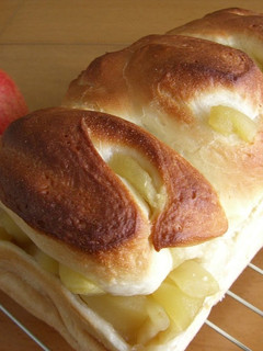 A picture of Honey Apple Bread.