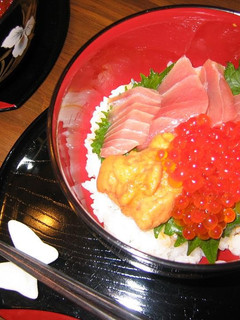 A picture of Seafood Rice Bowl with Instant Sushi Rice.