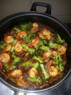 A picture of Shrimp broccolli.