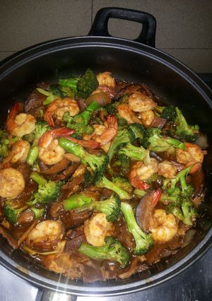 A picture of Shrimp broccolli.