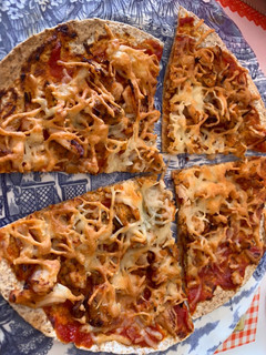 Foto principal de Pizza con tortita integral de trigo y pollo, en freidora de aire